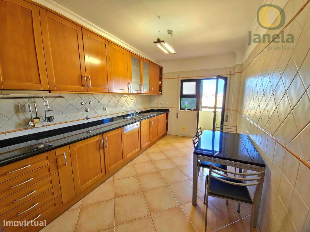 T2 grande com muita luz, duas varandas e boa localização em Faro-8