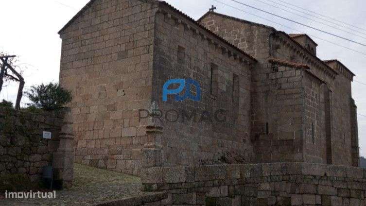 Moradia V3 para Recuperar em São Martinho de Mouros-24