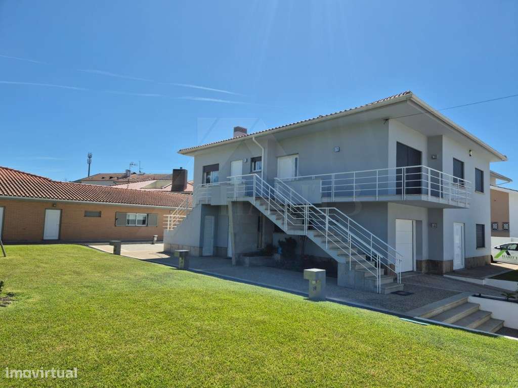 Moradia T4 com jardim - Grande imagem: 2/33