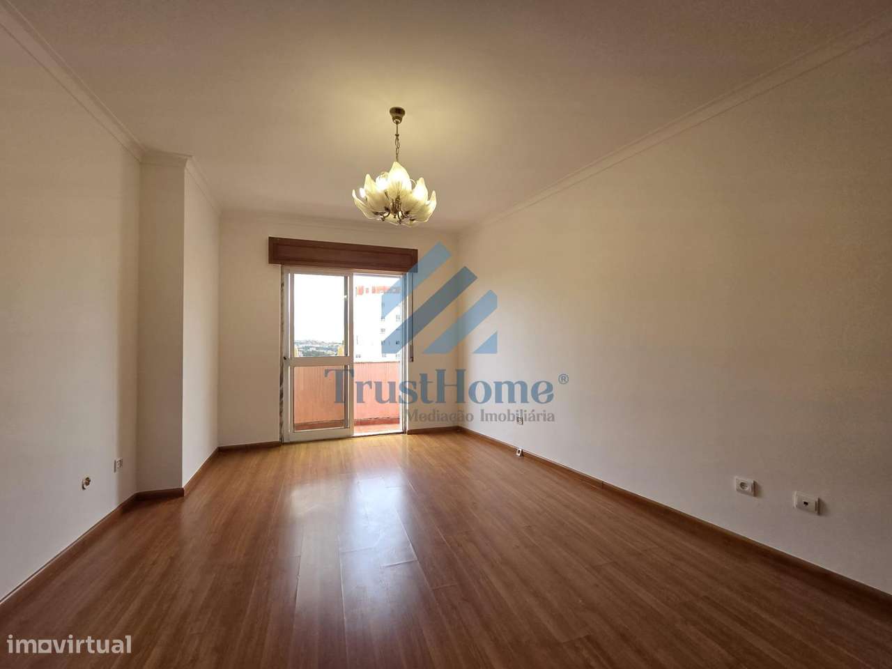 T2 em Fitares com 130m2 e garagem a 9 min. da estação-12