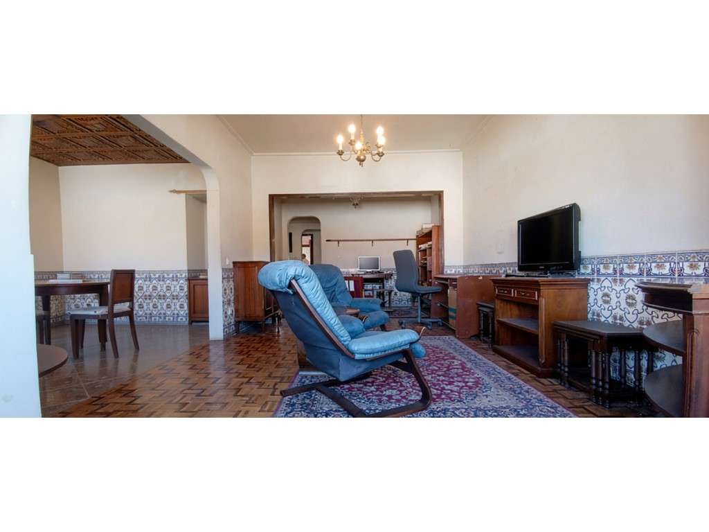 Apartamento T3 convertido em T2 - Paço de Arcos. Comboio.-6