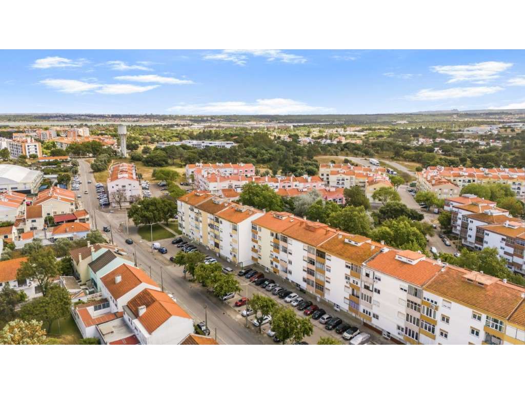 Apartamento T2 em Paio Pires-15