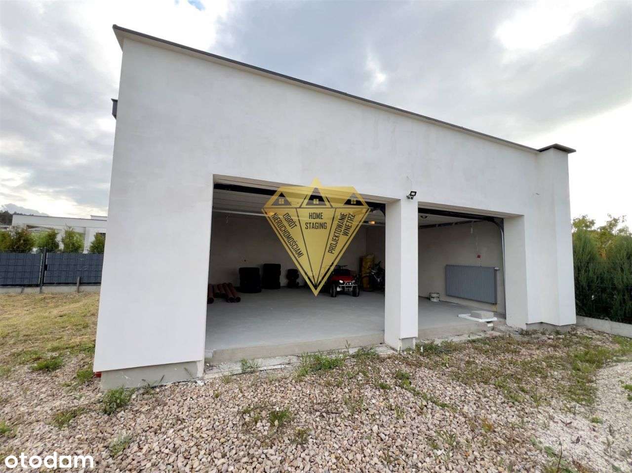 Dom przyszłości przy lesie - Smart, 4 garaże, styl-8