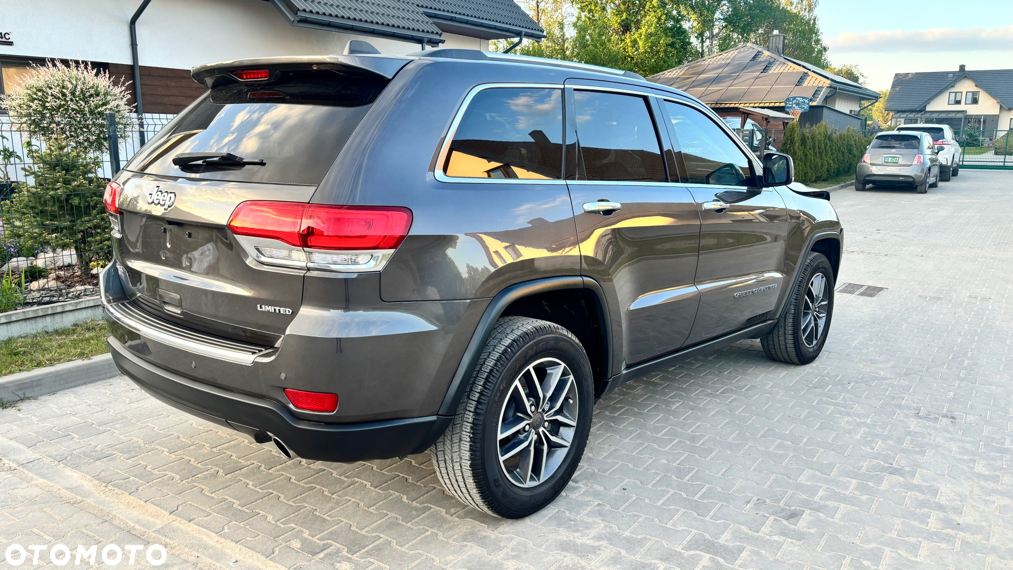 Jeep Grand Cherokee - 33