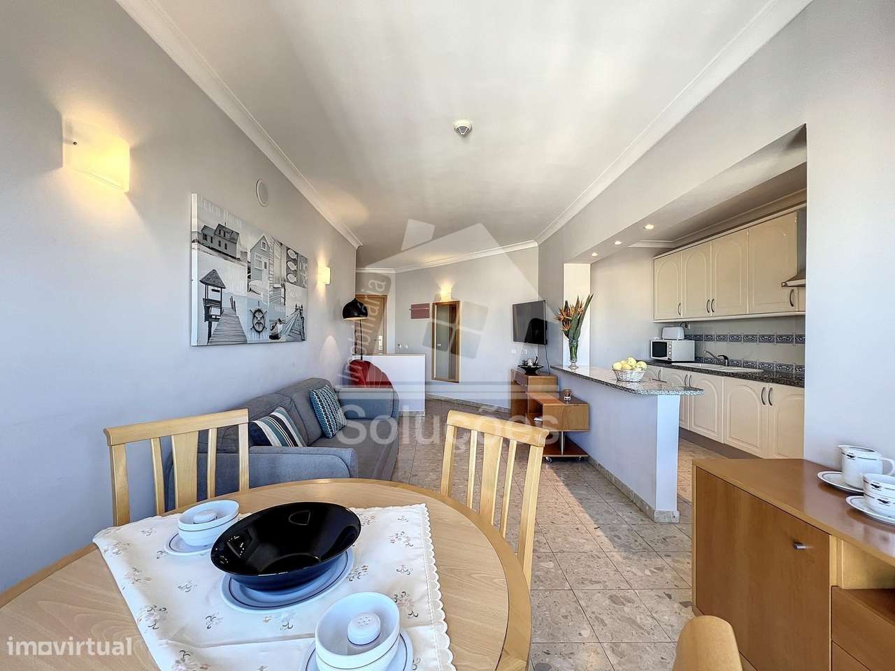 Apartamento T1 Mobilado com Piscina e Garagem para Arrendamento Anual - Grande imagem: 2/21