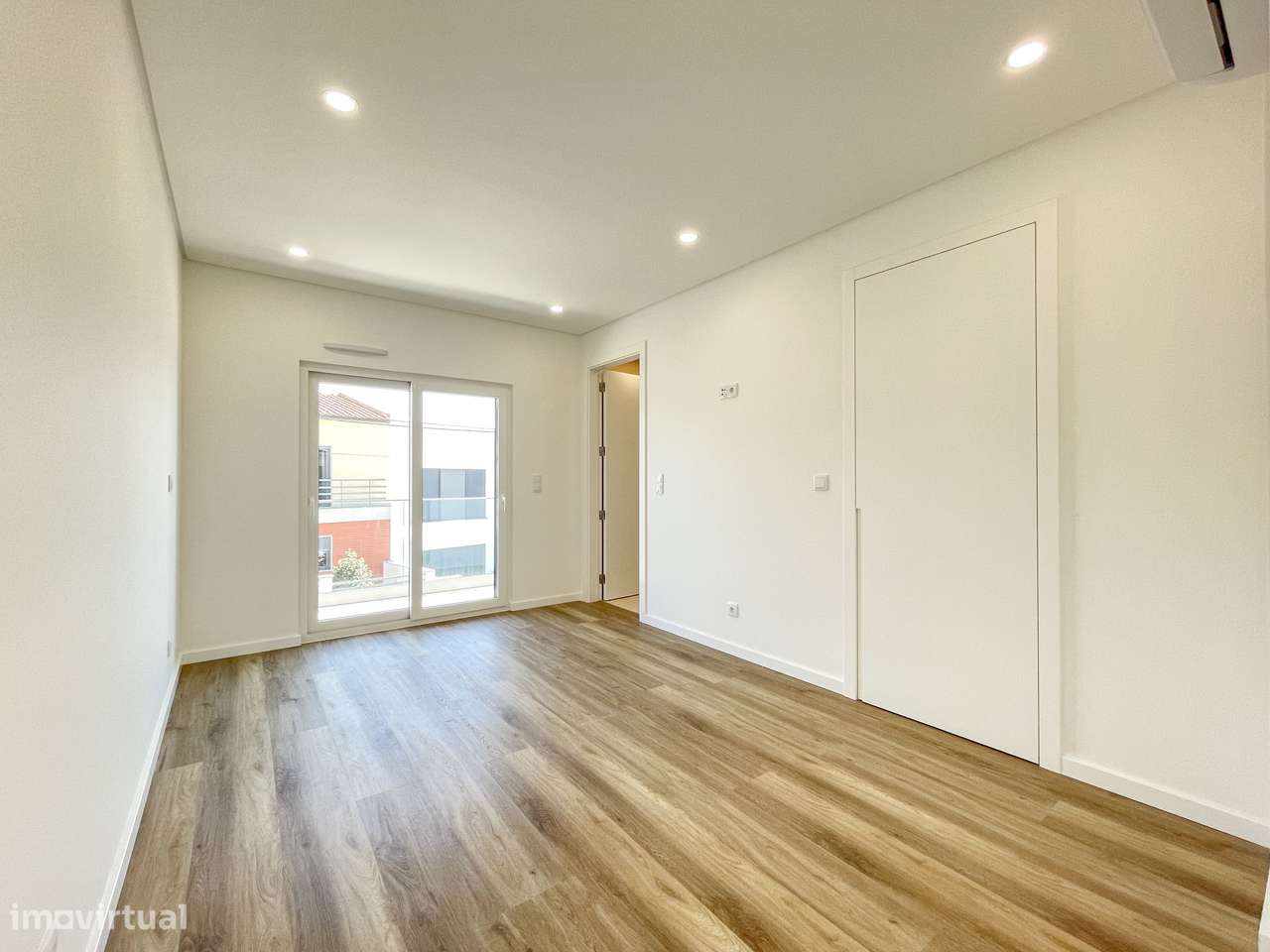 Moradia T4 com Piscina - Santa Iria de Azoia (Bairro da Salvação)-23