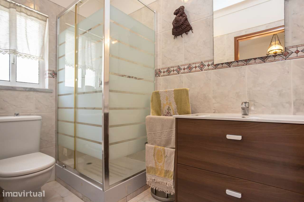 Moradia Geminada com Jardim, Cave e Garagem.-39