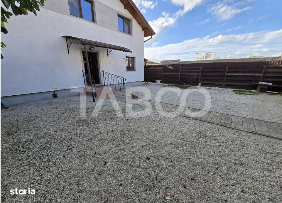 Casa de vanzare cu 6 camere 2 parcari curte libera 200 mp in Selimbar - Imagine principală: 3/19