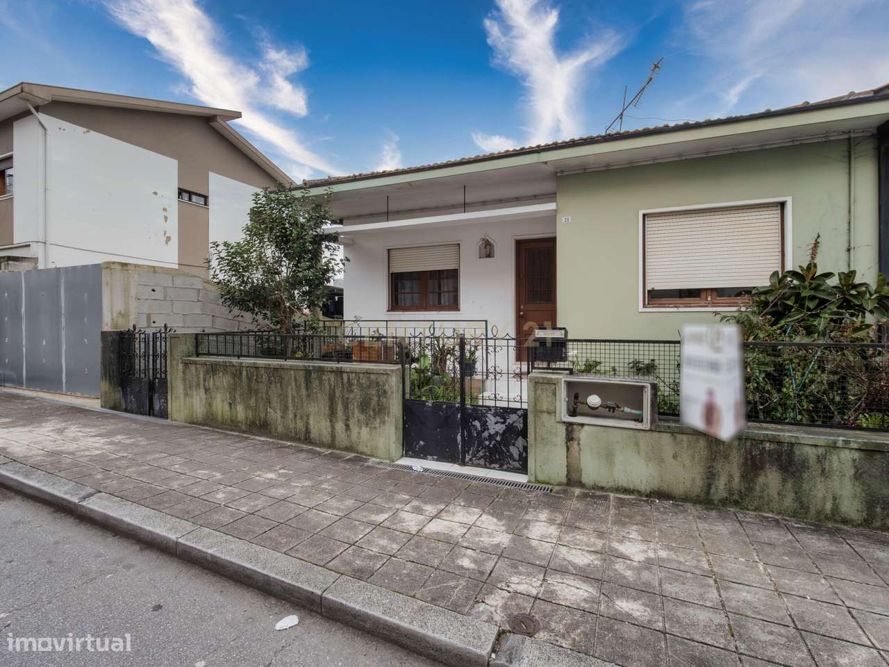 Moradia T3 em Ermesinde com Grande Quintal e Excelente Potencial de In-52
