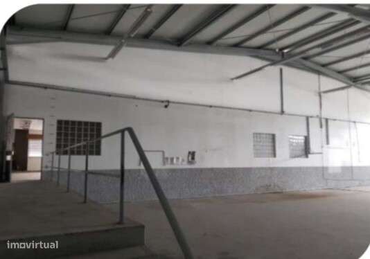 Armazém para venda na zona de Salvaterra de Magos - Grande imagem: 4/13