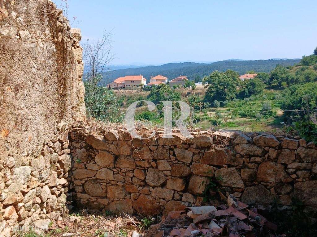 Propriedade com charme histórico, natureza e projeto aprovado em Figue-16