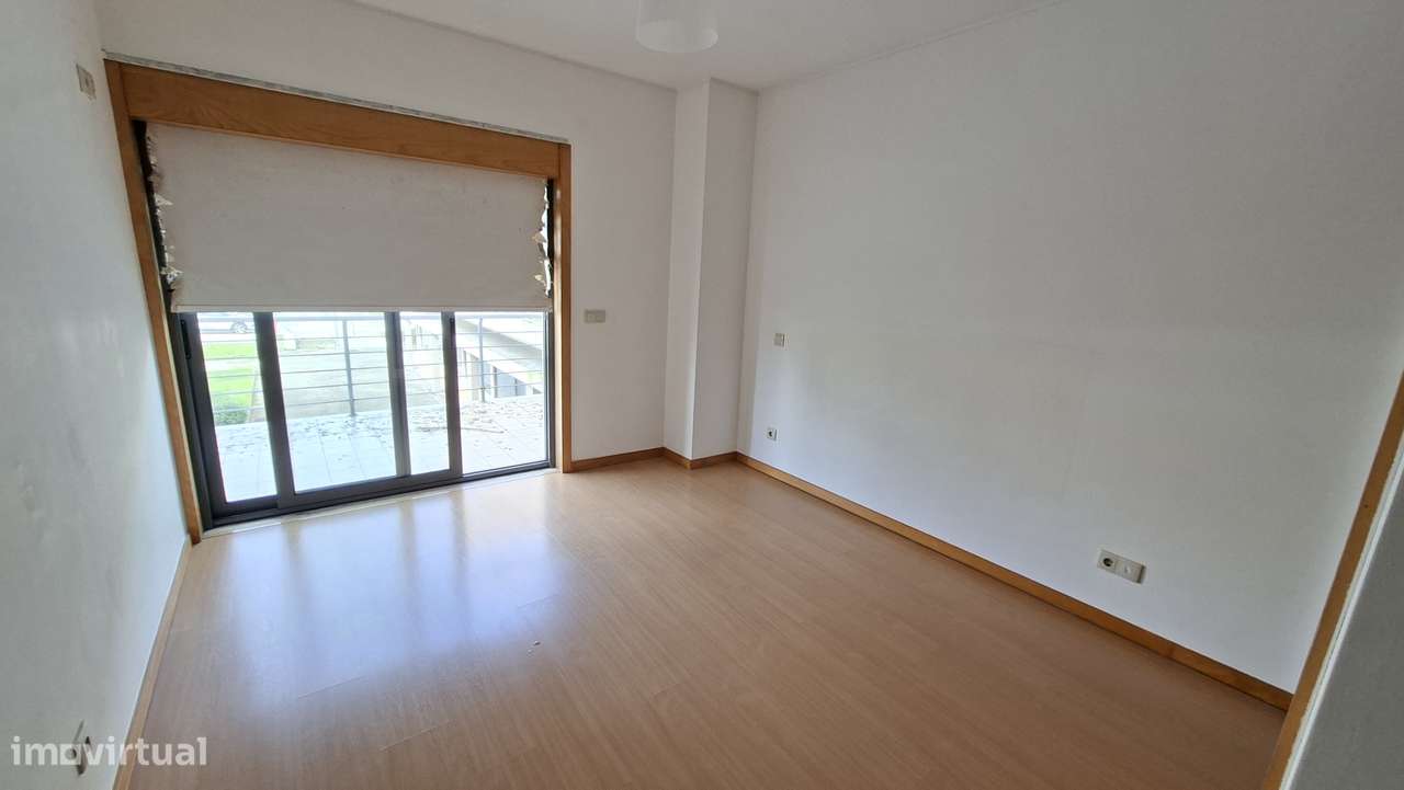 Apartamento T3 com 236m², Garagem, Lugar  estacionamento  Pinhal Novo-15