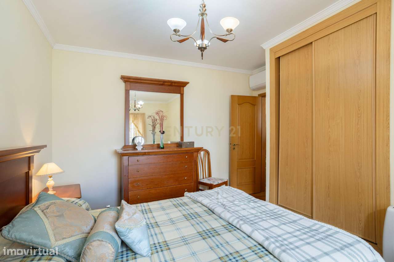 Moradia Tradicional T2 na Primeira Linha da Ria — Santa Luzia, Capital-15