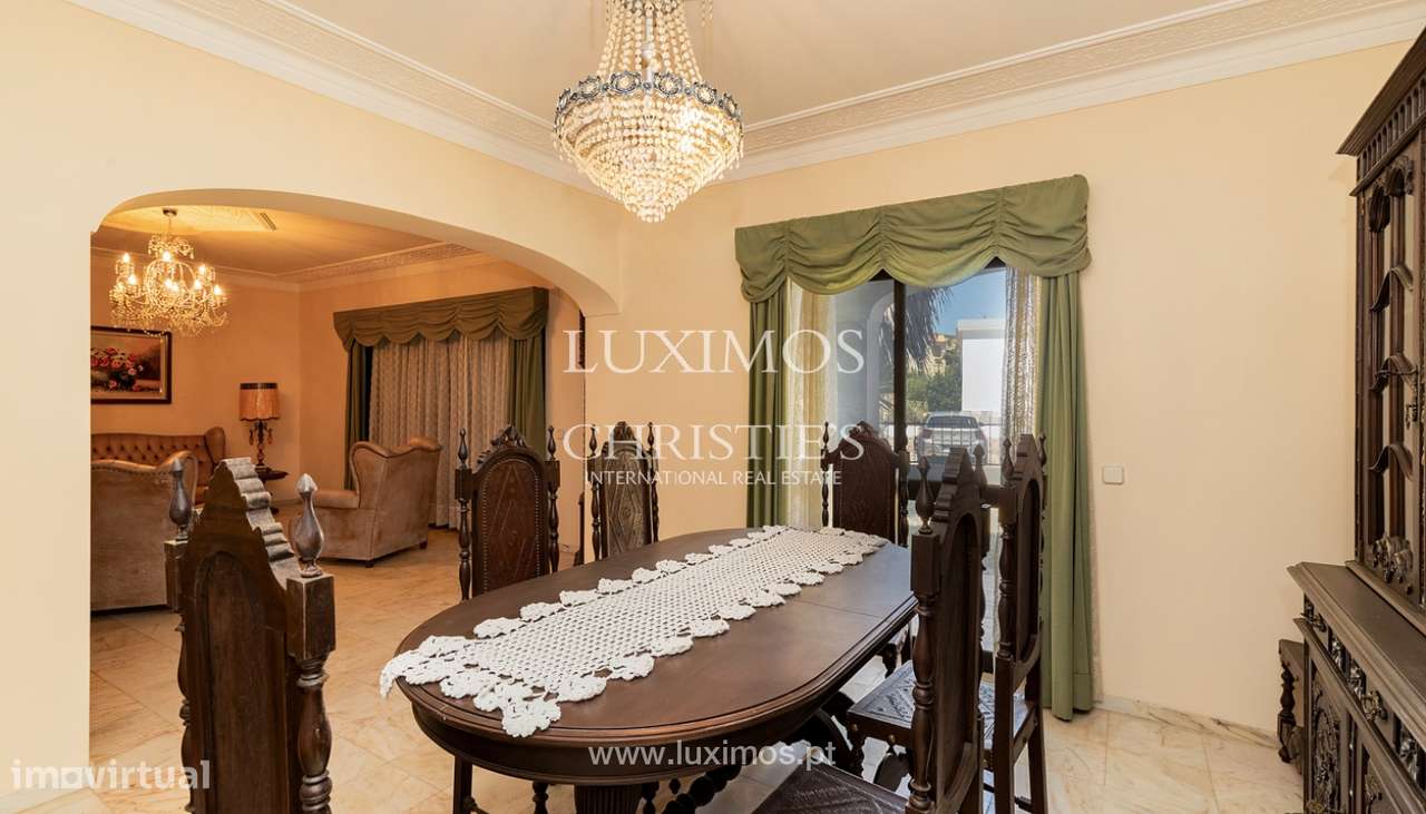 Moradia V4+1, próxima do centro de Loulé, Algarve - Grande imagem: 5/24