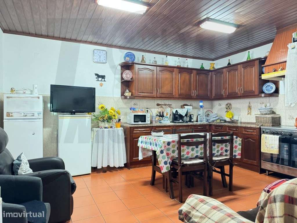 Moradia V3 - Adega - Garagem- Terreno 10.000m2 - Foros de Salvaterr... - Grande imagem: 3/40