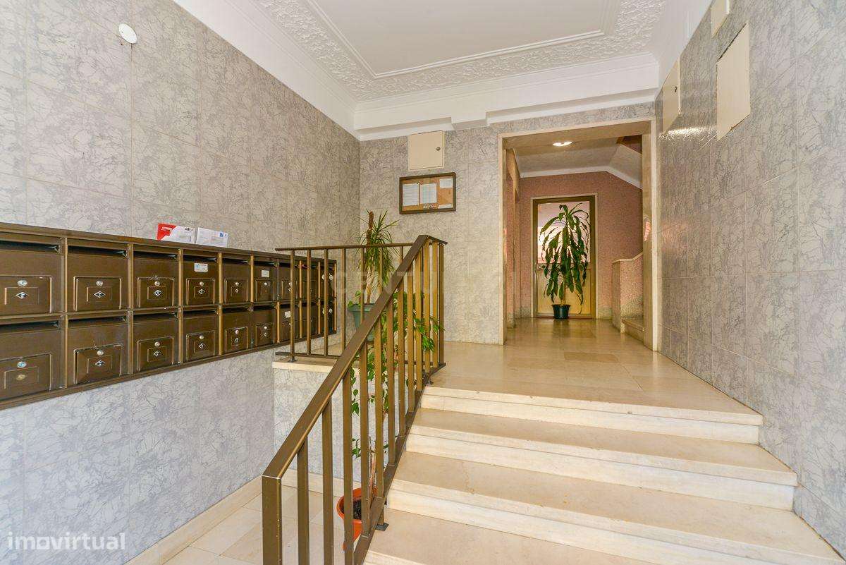 Apartamento T2 com 75 m², situado numa zona central e muito procurada-17