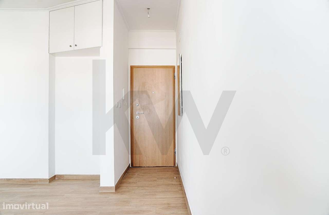 Apartamento T1 totalmente remodelado na Rua Vasco da Gama Fernandes --5