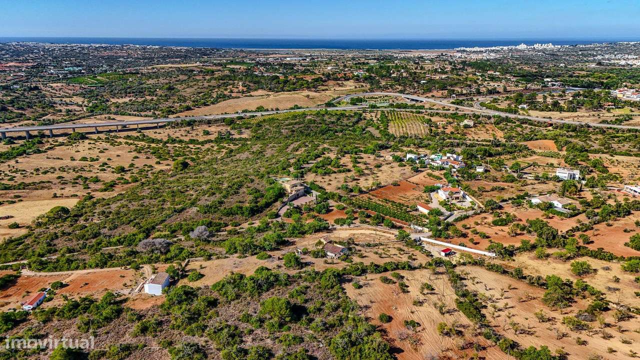 TERRENO COM RUINA PERTO DA COSTA ALGARVIA - Grande imagem: 1/14