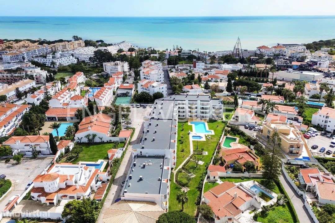 Apartamento em condomínio com Piscina a pé da Praia - Grande imagem: 1/27