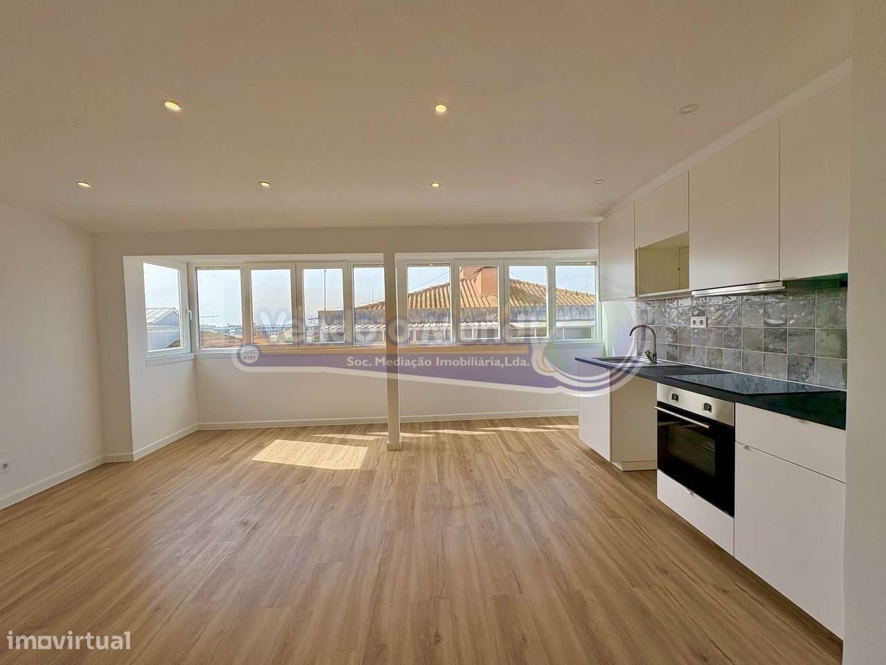 Apartamento T2 em Camarate - Loures (LXLR040) - Grande imagem: 4/40