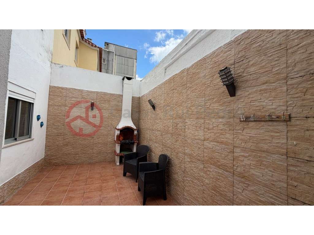 Apartamento T2 com logradouro e churrasqueira na Cova da Piedade, A...-6