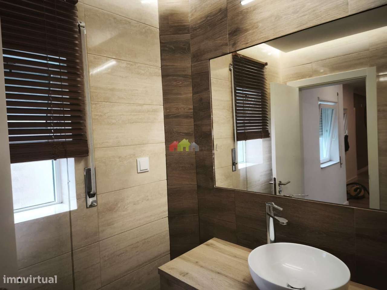 Moradia T4 com Piscina no Centro Alhos Vedros-8