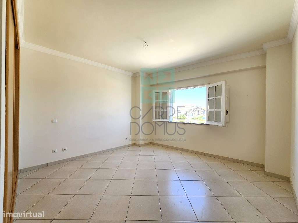 Apartamento T2 com 124,64m2, parqueamento para 2 viaturas, no centr...-11