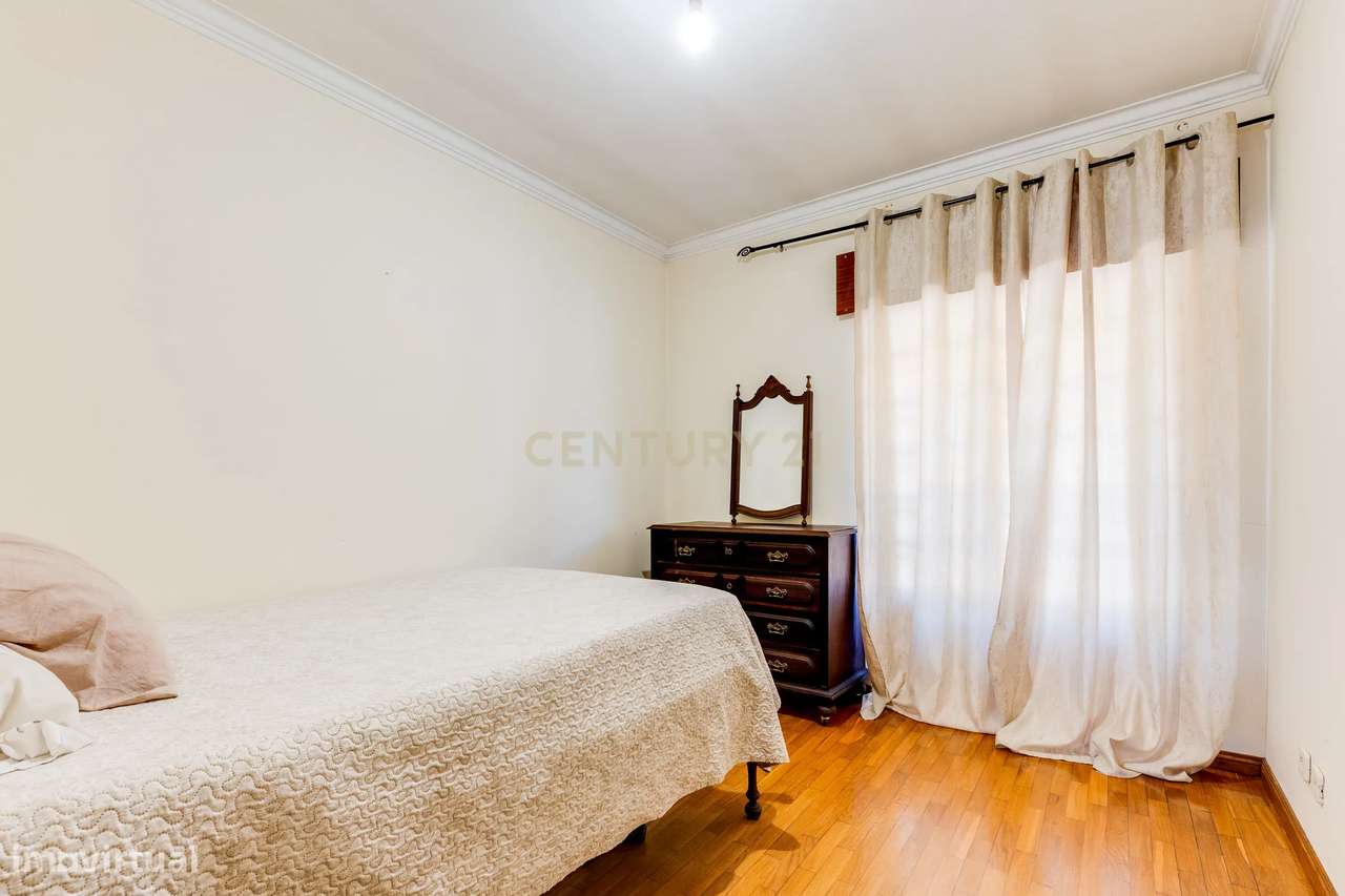 Moradia T5 com Jardim e Vista para o Rio em Venda de São José, Alberga-27