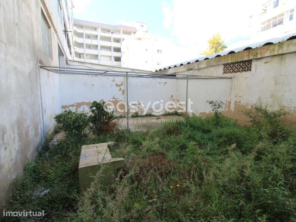 Estabelecimento comercial com quintal nas Cardosas, Portimão - Grande imagem: 2/14