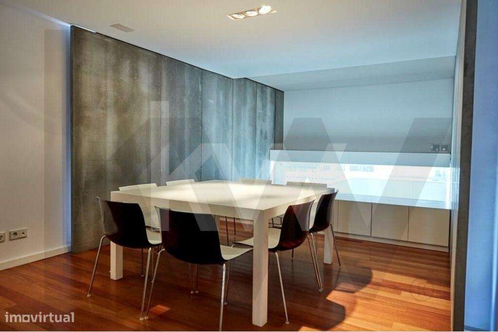 Moradia T2+1 Contemporânea com Pátio e Piscina - Grande imagem: 4/22