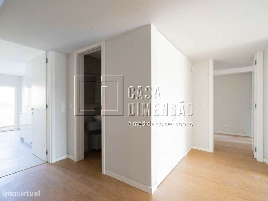 Apartamento de tipologia T3 novo com 138m2, com varandas, inserido ... - Grande imagem: 3/39