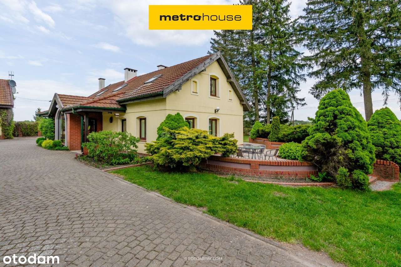 Trzy domy mieszkalne w pięknej lokalizacji-0