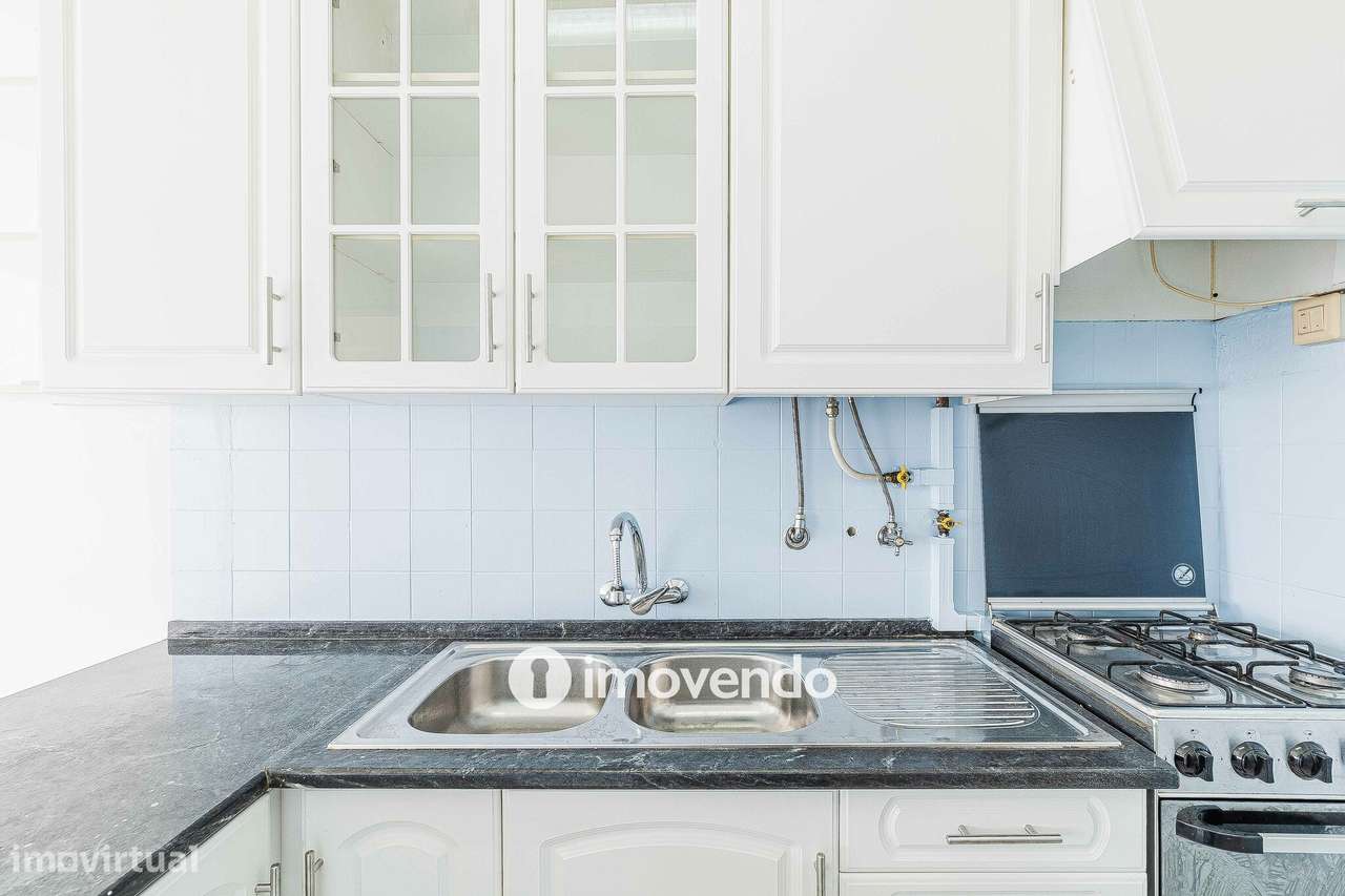 Apartamento T2 com áreas amplas, em Odivelas-6