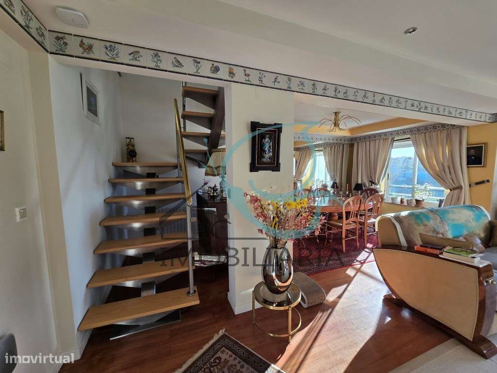 EXCLUSIVO - EXCELENTE APARTAMENTO DUPLEX DE 5 ASSOALHADAS, COM GARA...-8