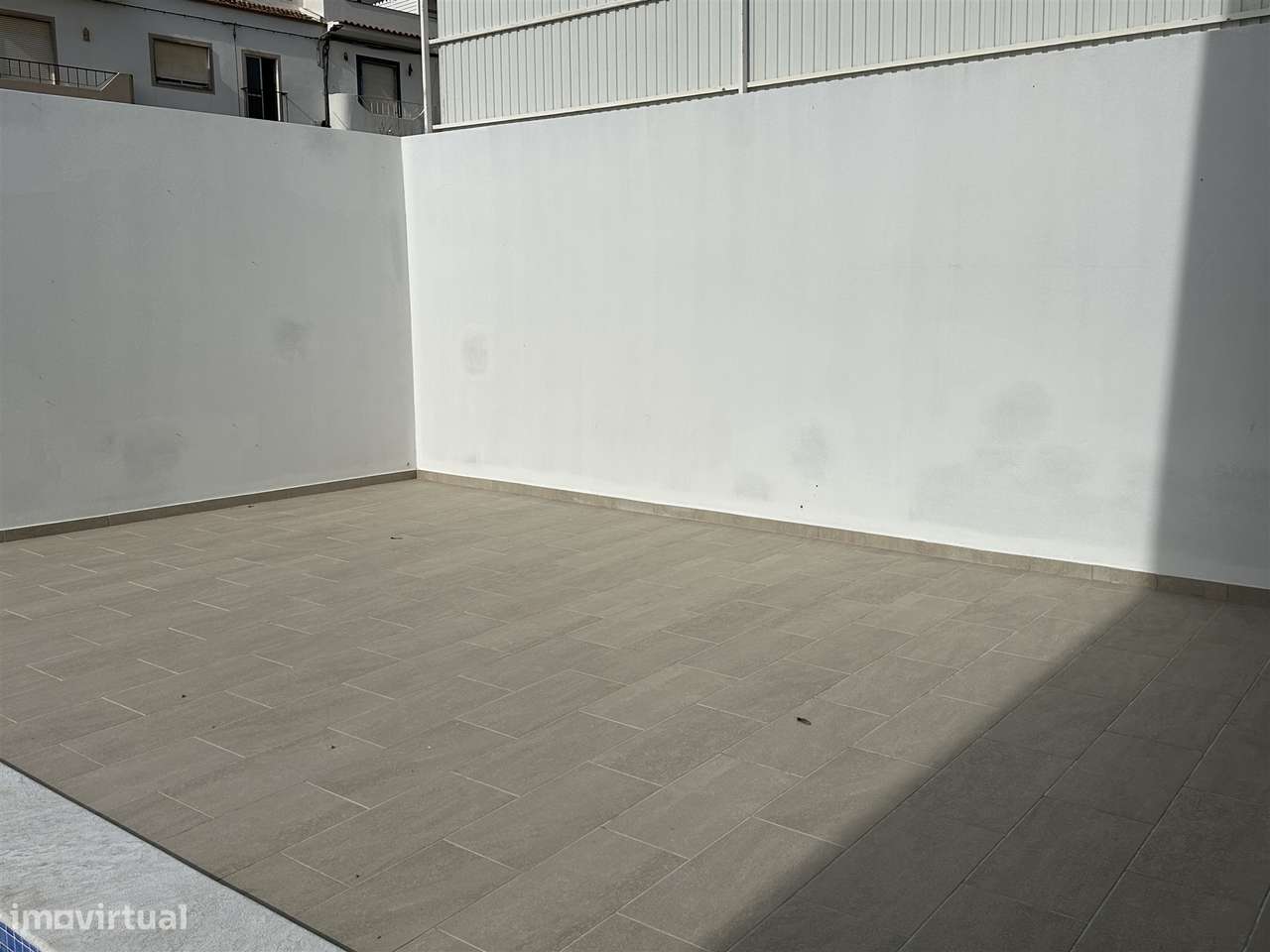 Moradia Unifamiliar de Luxo com Piscina e Jardim-19