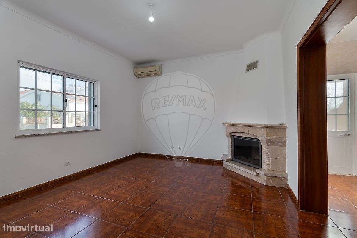 Moradia isolada T2+2 para venda na Quinta do Conde-10