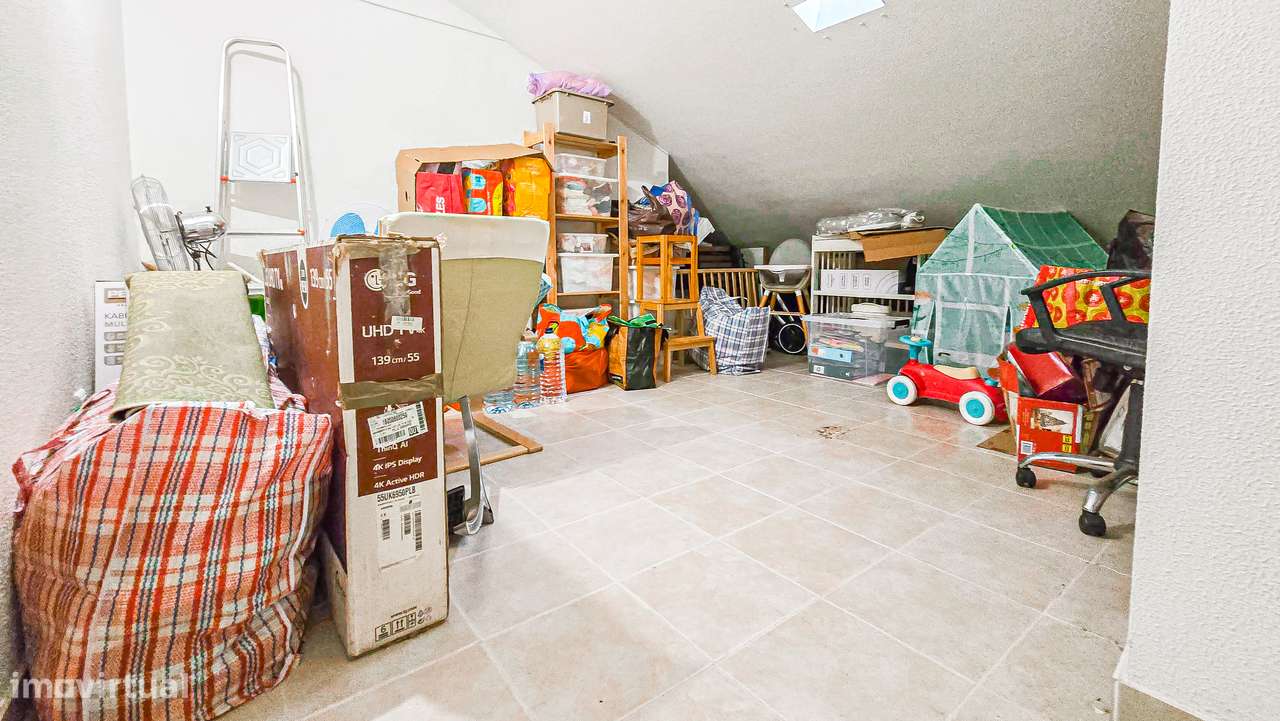 Apartamento T3 com varanda e garagem em Montijo-27