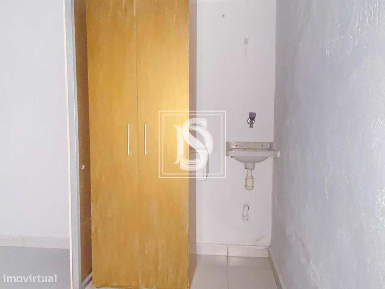 Loja no Cento Comercial Palmeiras na Moita - Grande imagem: 4/5