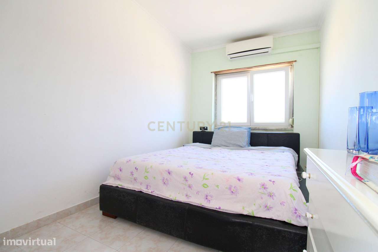 Apartamento T2 na Torre da Marinha - Seixal-12