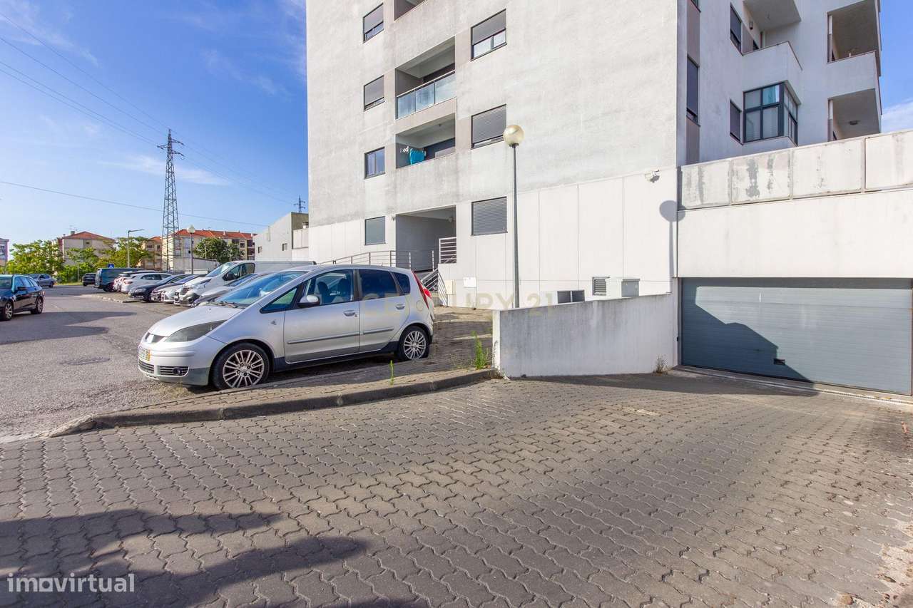 Barreiro / Lavradio - Apartamento de 4 assoalhadas com varandas e luga-22
