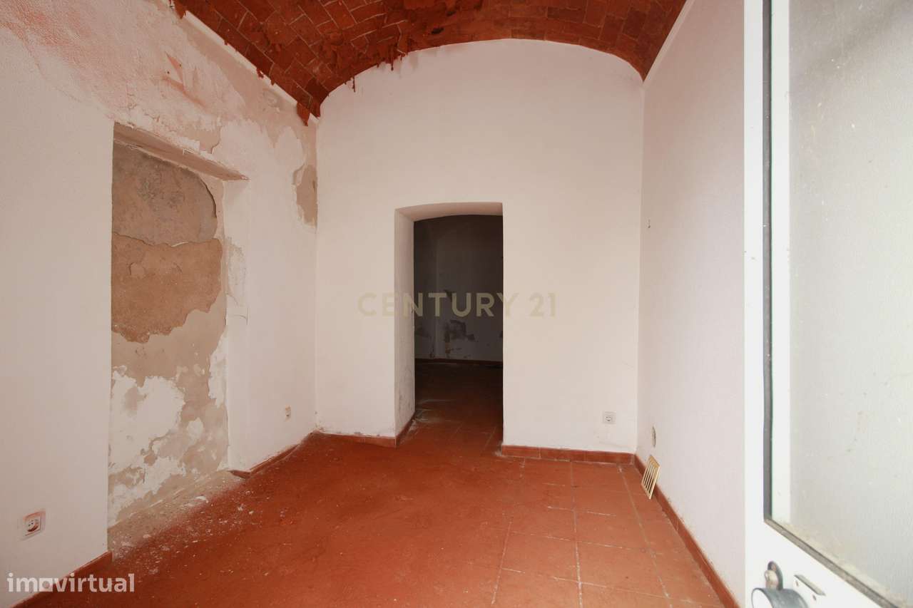 Apartamento e arrumos para venda em Borba-19