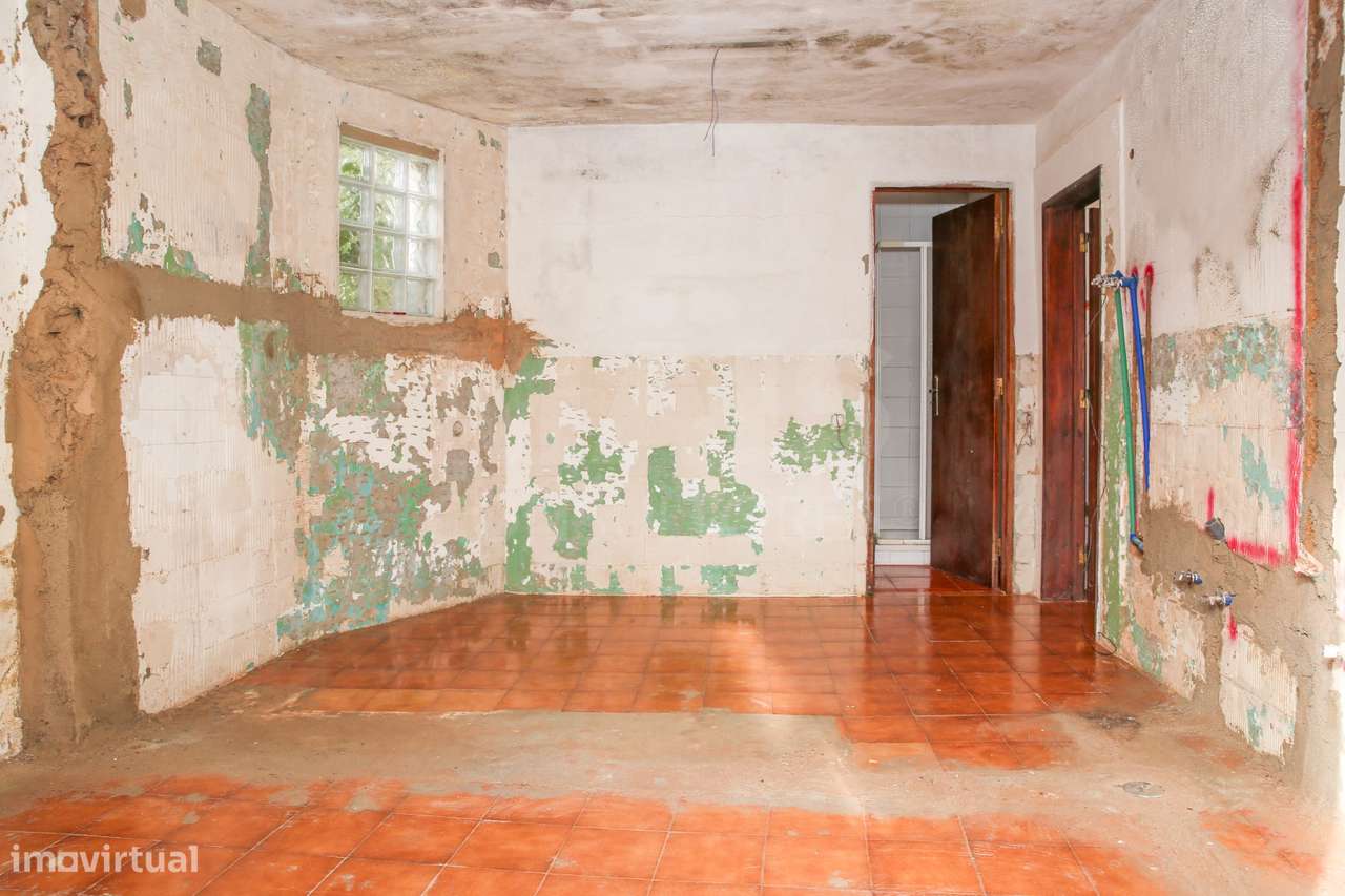 Moradia T1 para Remodelação a 20 Minutos de Alenquer - Grande imagem: 4/20