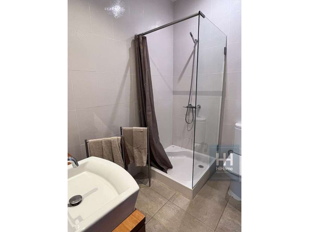 Moradia T5 + Apartamento T2 no centro do Porto Santo-24