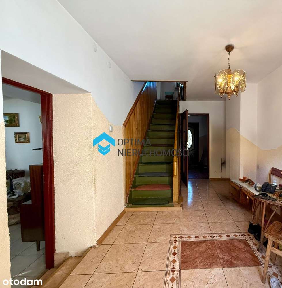 Dom z potencjałem w spokojnej dzielnicy-7