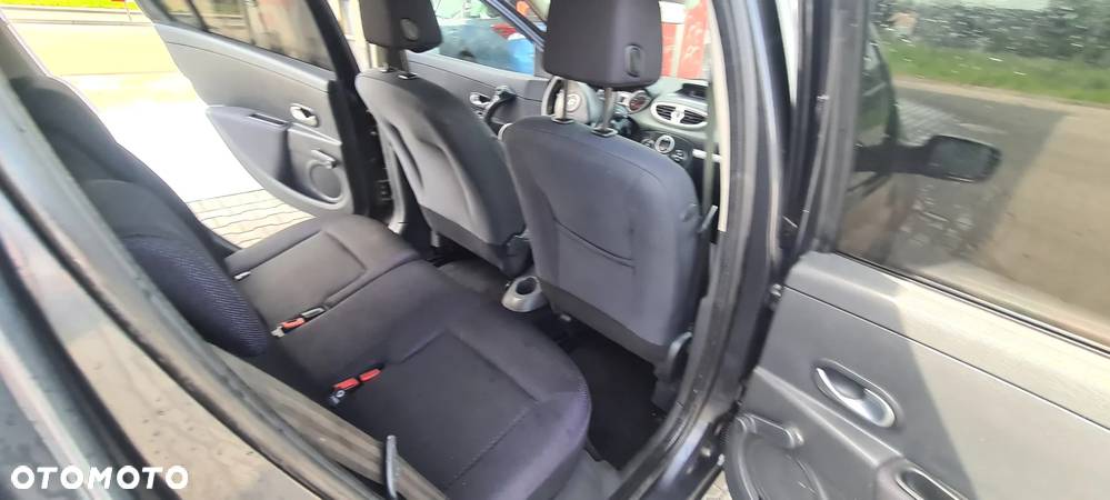 Renault Clio 1.6 Confort Privilege - 22