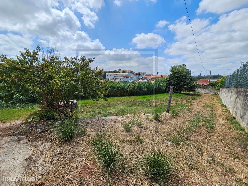 Moradia para Recuperar com Terreno de 1.600 m² na Ventosa, Cadaval-23