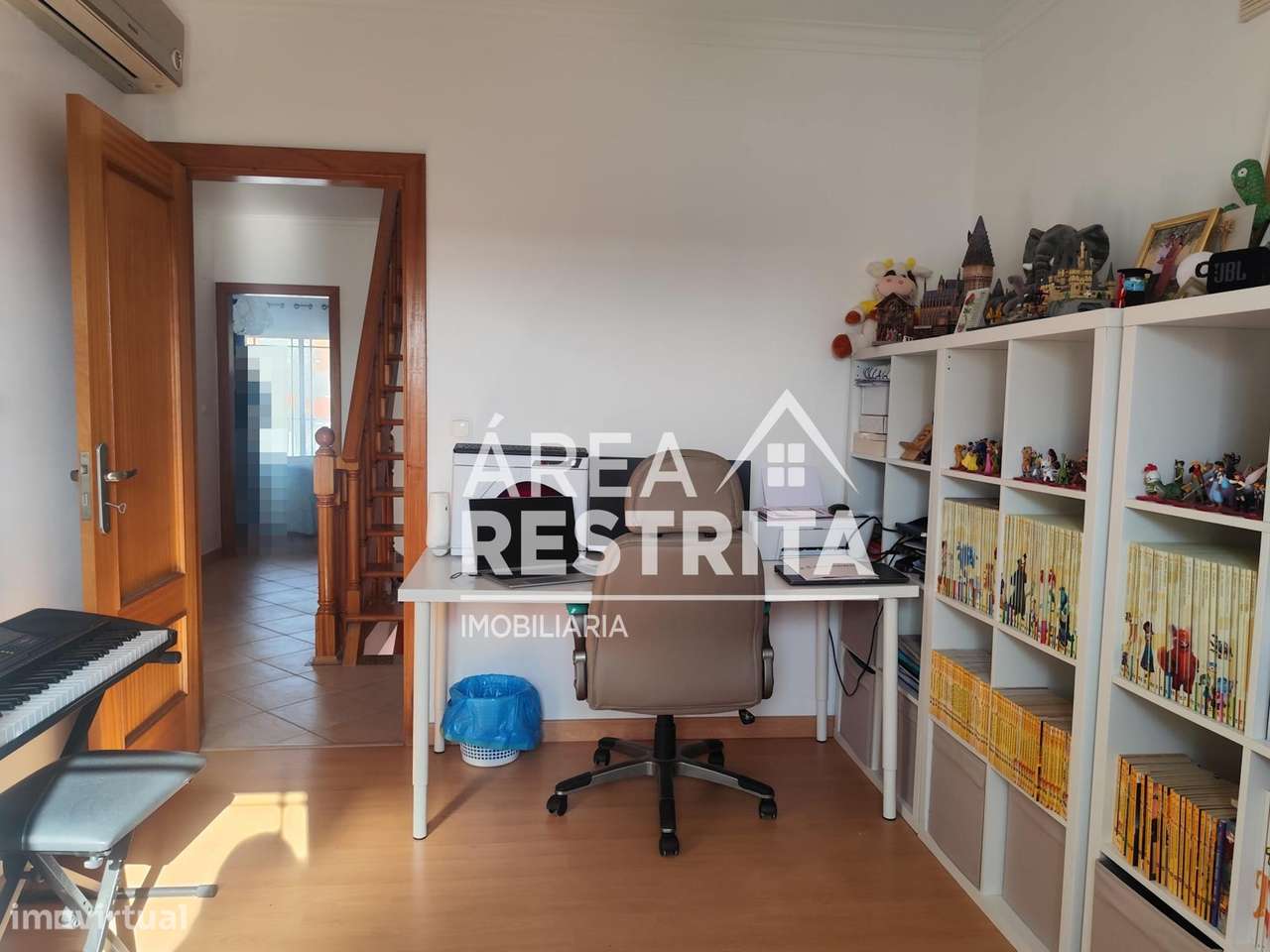 Moradia T3+1 na Quinta do Conde I-16