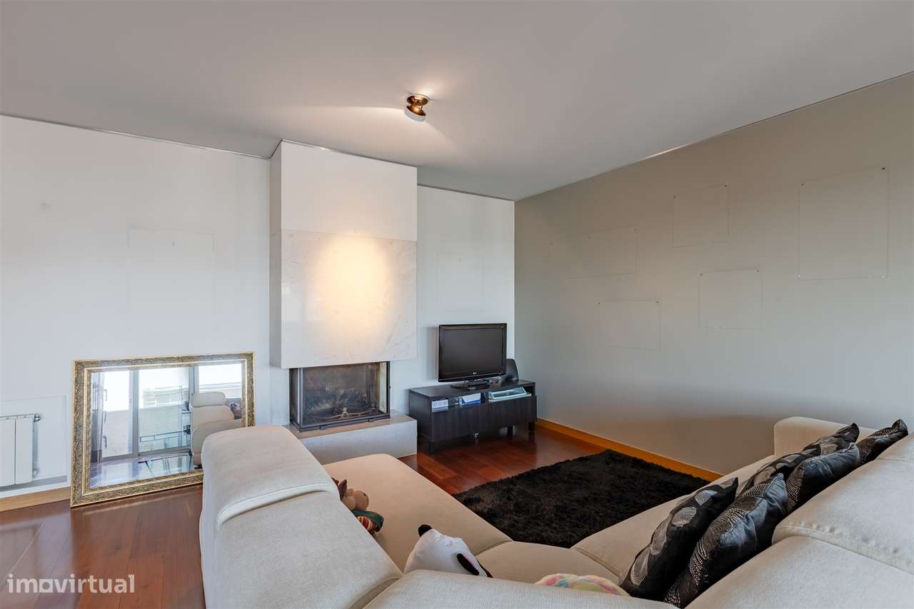 Apartamento T3 no Bessa com Varanda e Garagem box-9