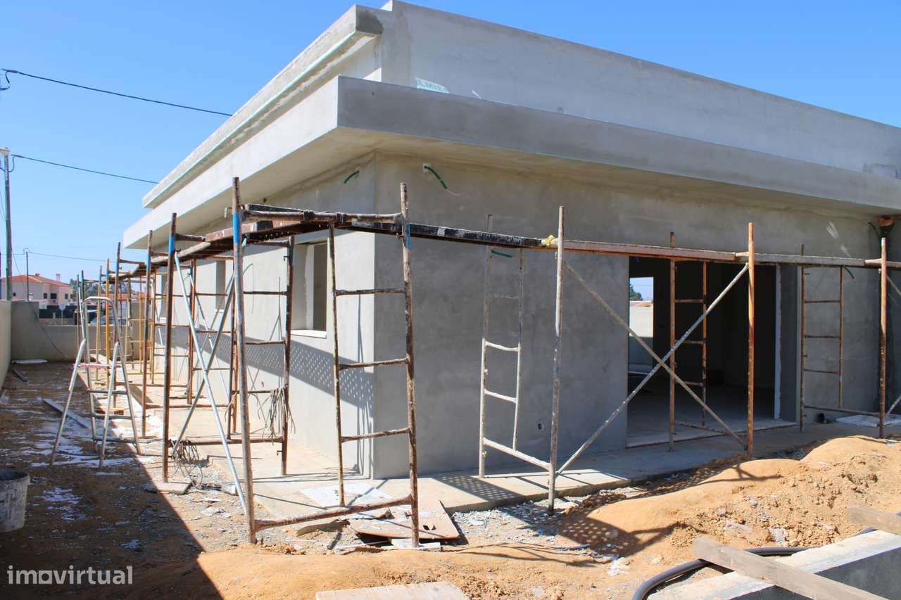 Moradia T3 isolada com piscina e garagem em Palmela Quinta da Marques-7