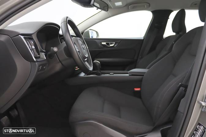 Volvo V60 2.0 D3 Momentum - 5